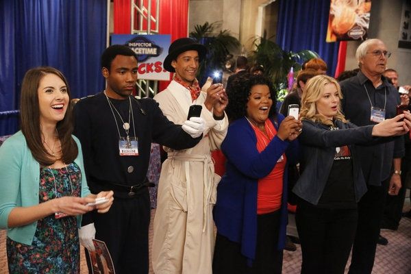 Alison Brie, Donald Glover, Danny Pudi, Yvette Nicole Brown, Gillian Jacobs, Chevy Ch Photo