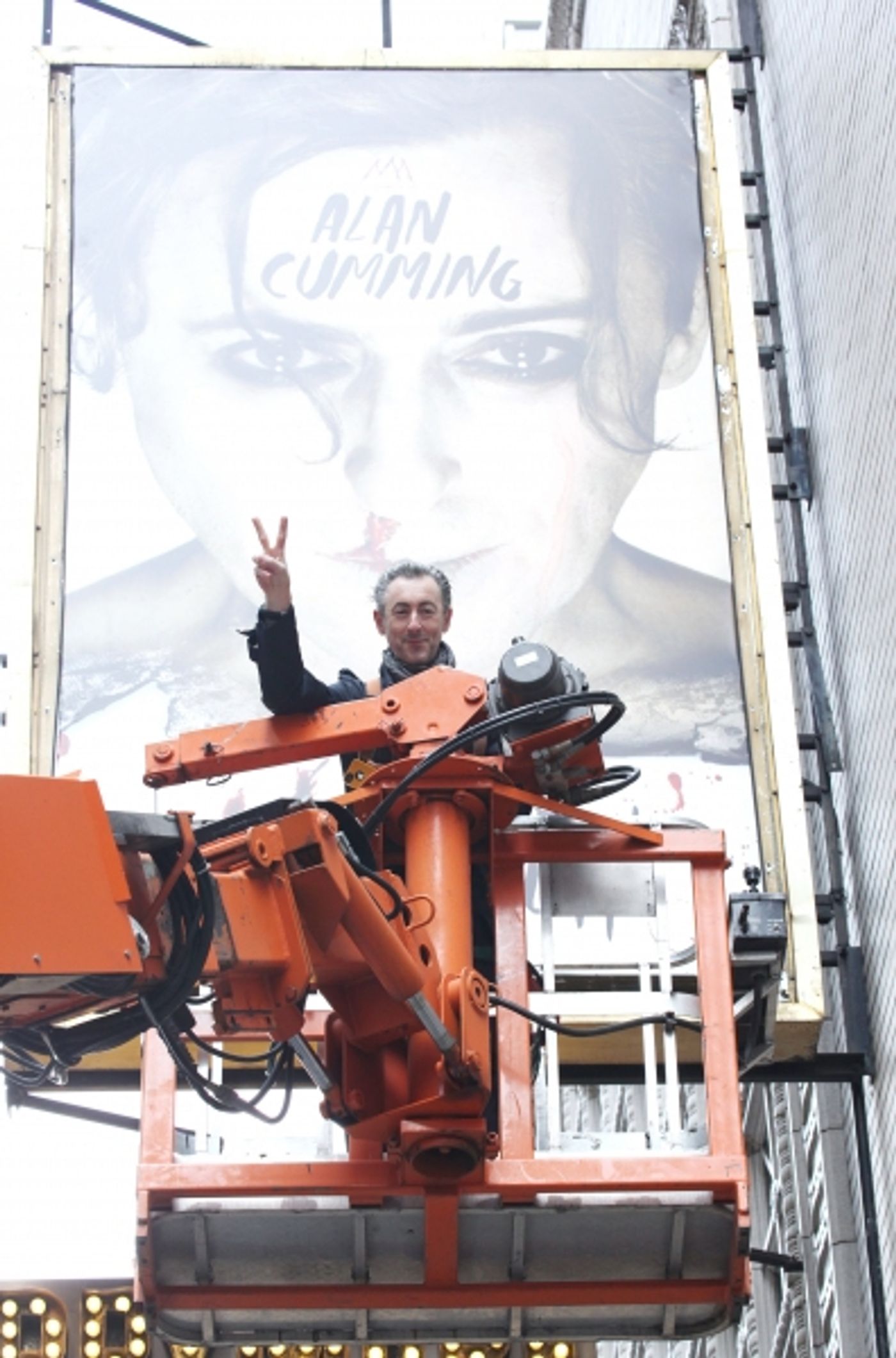 Photo Coverage:  Alan Cumming Helps Install MACBETH Marquee  Image