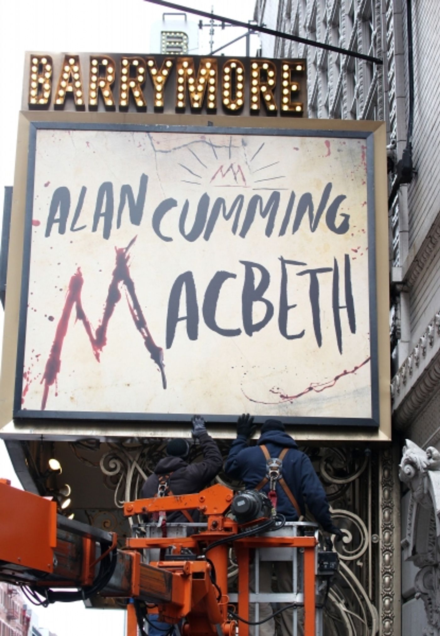 Photo Coverage:  Alan Cumming Helps Install MACBETH Marquee  Image