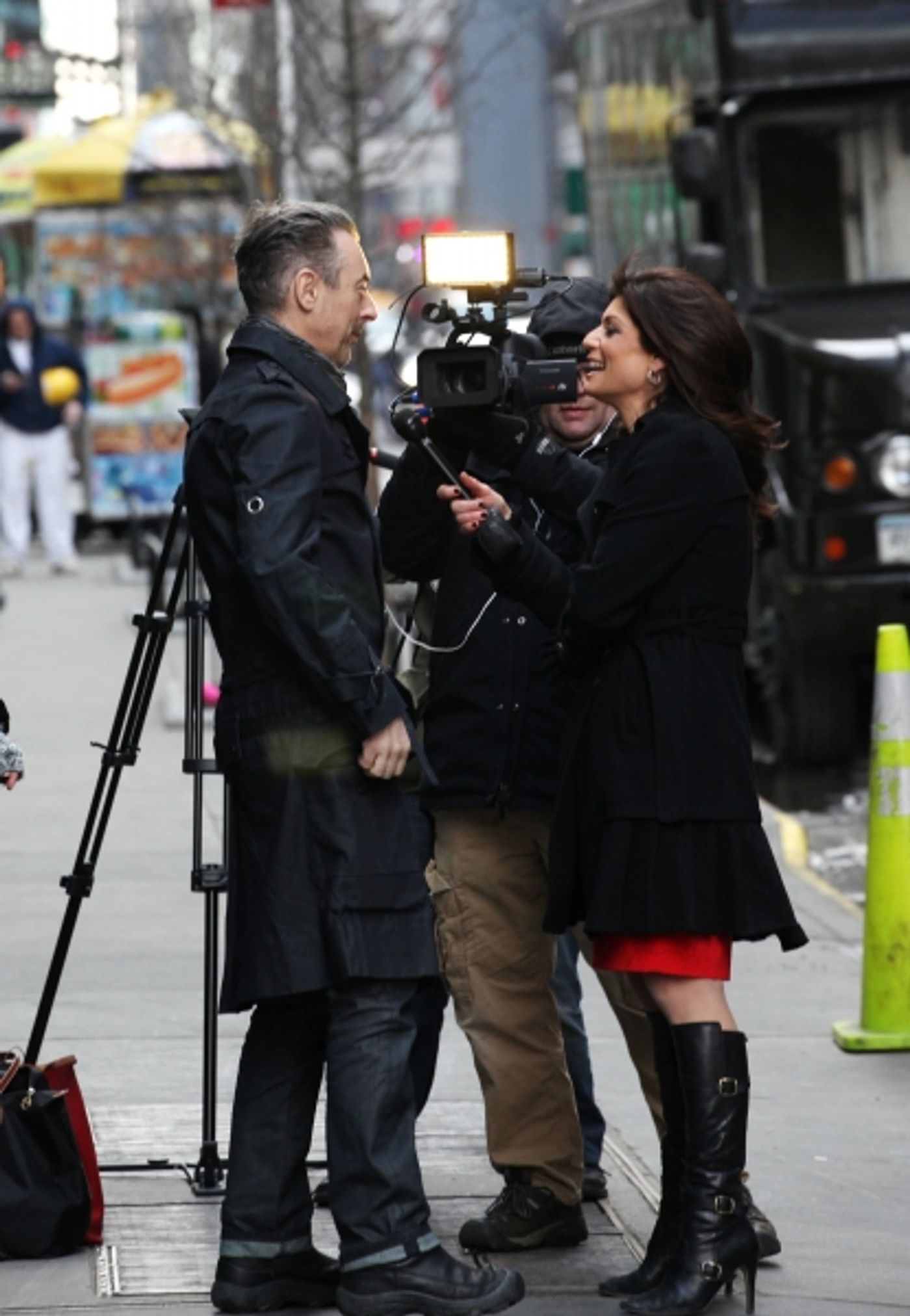 Photo Coverage:  Alan Cumming Helps Install MACBETH Marquee  Image