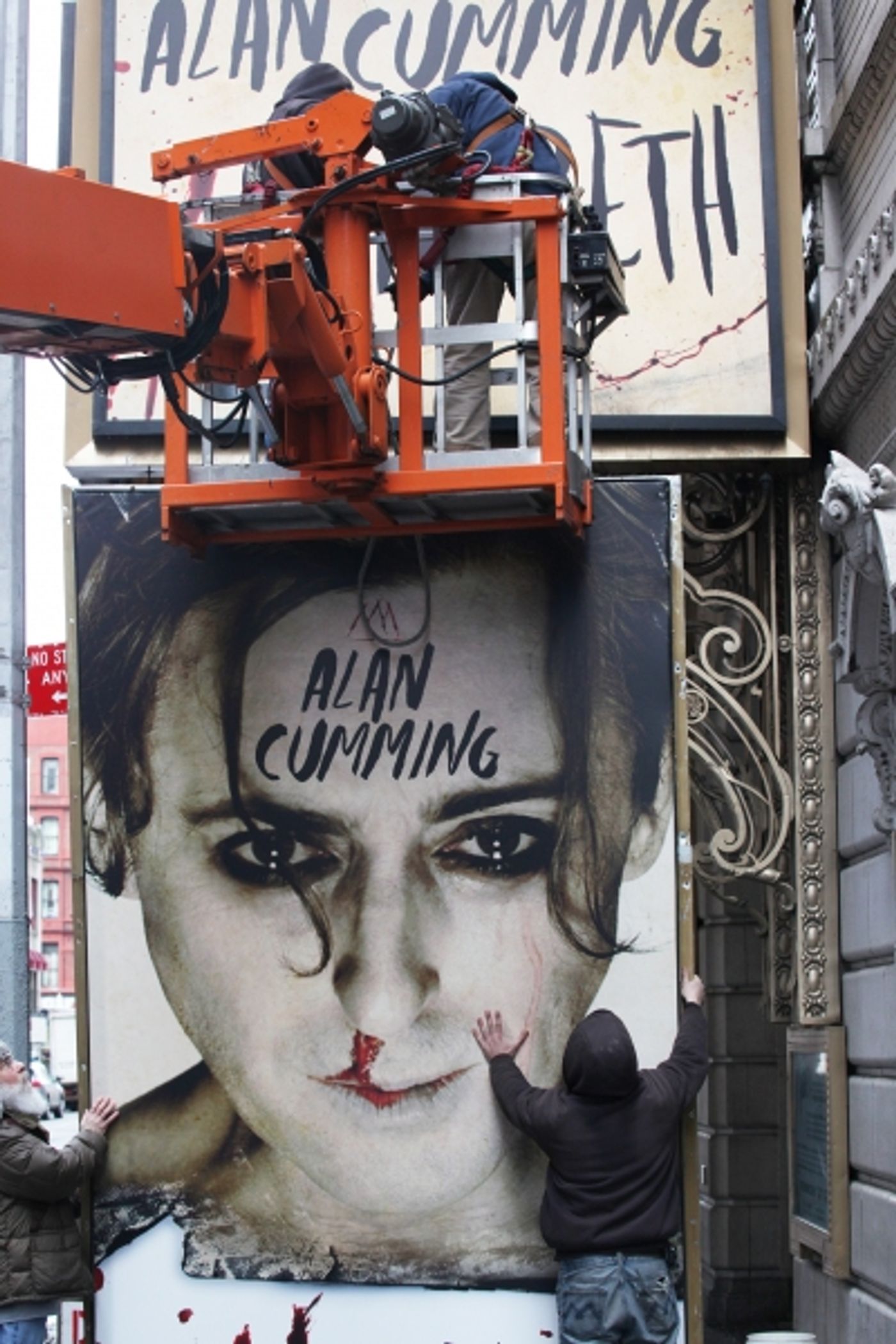Photo Coverage:  Alan Cumming Helps Install MACBETH Marquee  Image