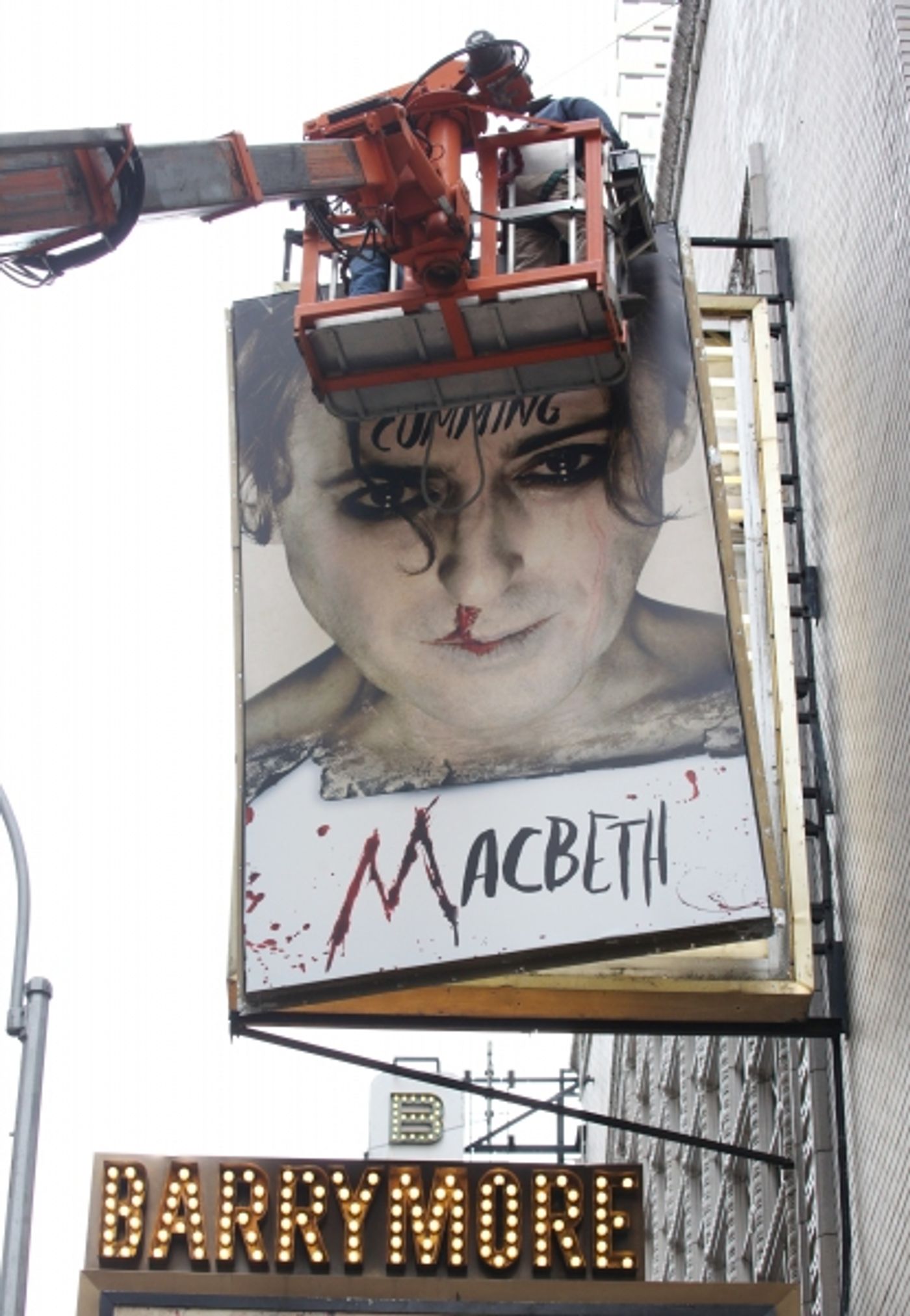 Photo Coverage:  Alan Cumming Helps Install MACBETH Marquee  Image