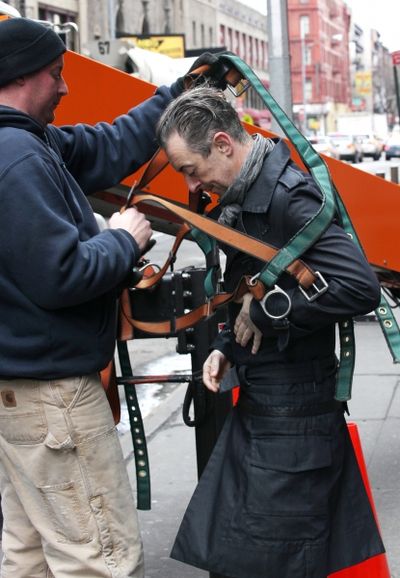 Alan Cumming gearing up Photo