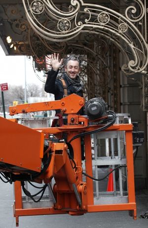 Alan Cumming gearing up @ BroadwayWorld Alan Cumming gearing up Photo