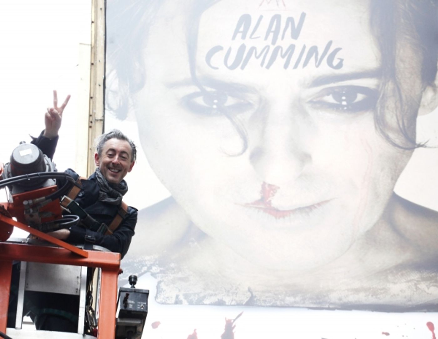 Photo Coverage:  Alan Cumming Helps Install MACBETH Marquee  Image