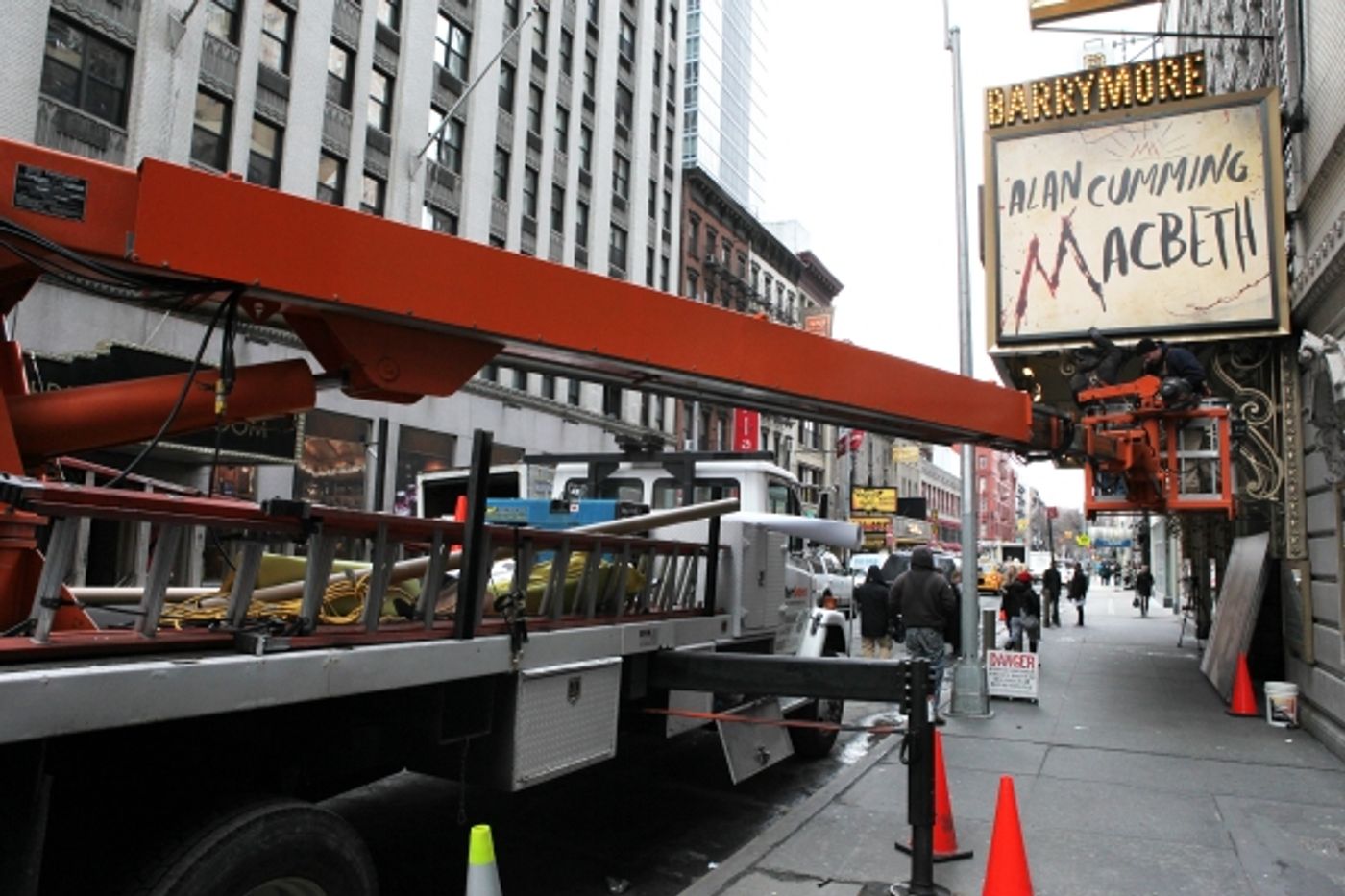 Photo Coverage:  Alan Cumming Helps Install MACBETH Marquee  Image