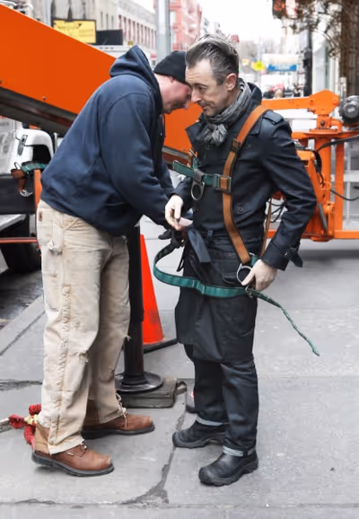 Alan Cumming gearing up Photo