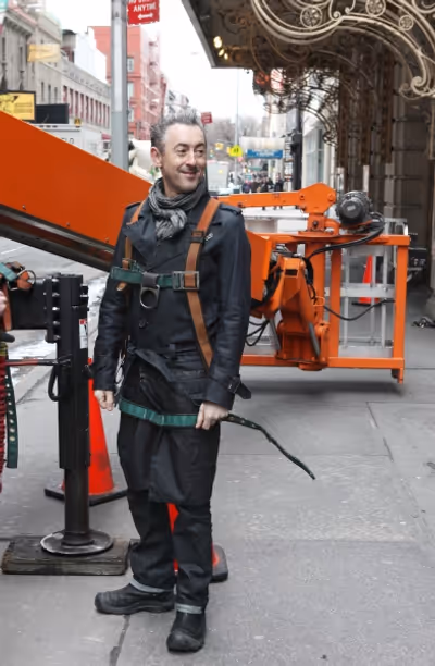 Alan Cumming gearing up Photo