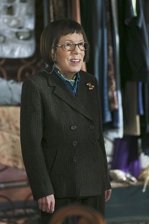 Linda Hunt  Photo