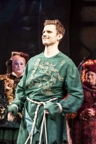 Photo Coverage: Willemijn Verkaik Takes First Bow as WICKED's 'Elphaba' — photo 4 of 11