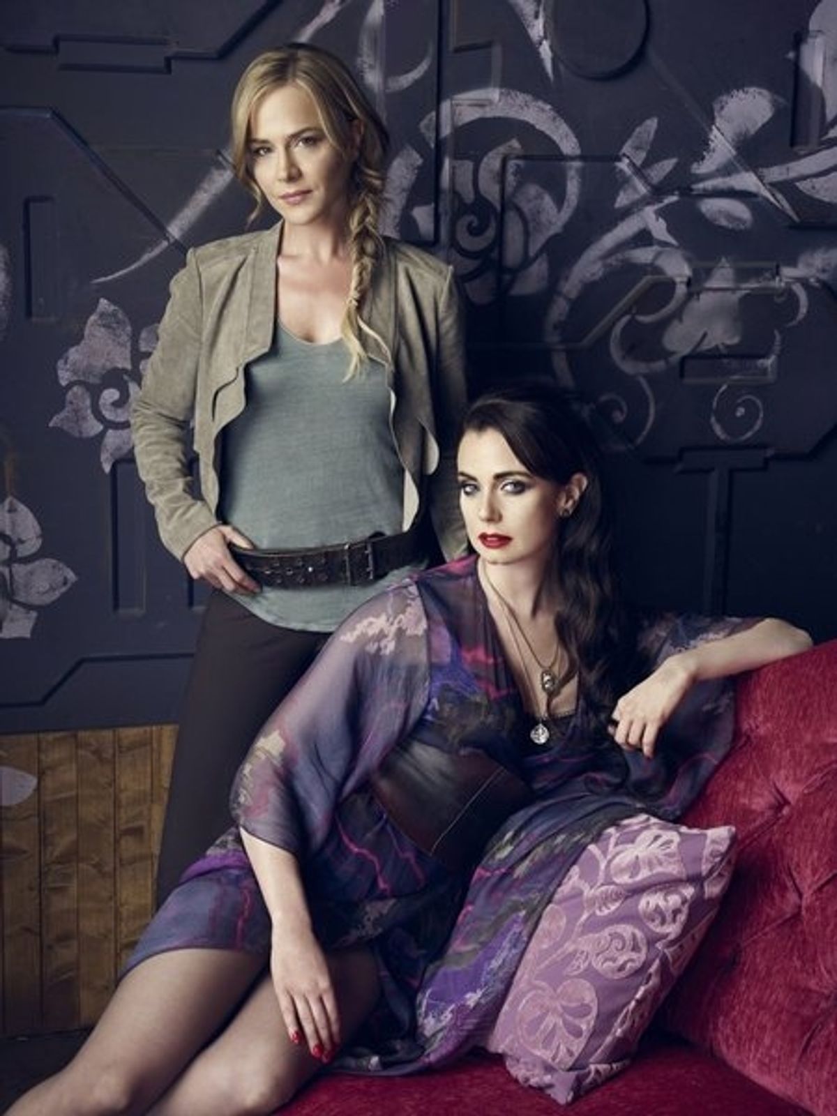Julie Benz, Mia Kirshner  at 