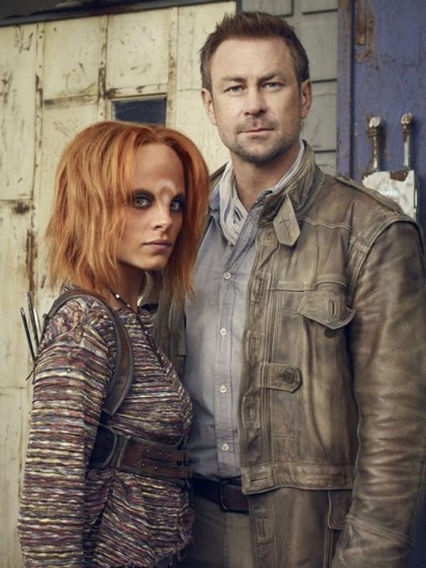 Stephanie Leonidas, Grant Bowler  Photo