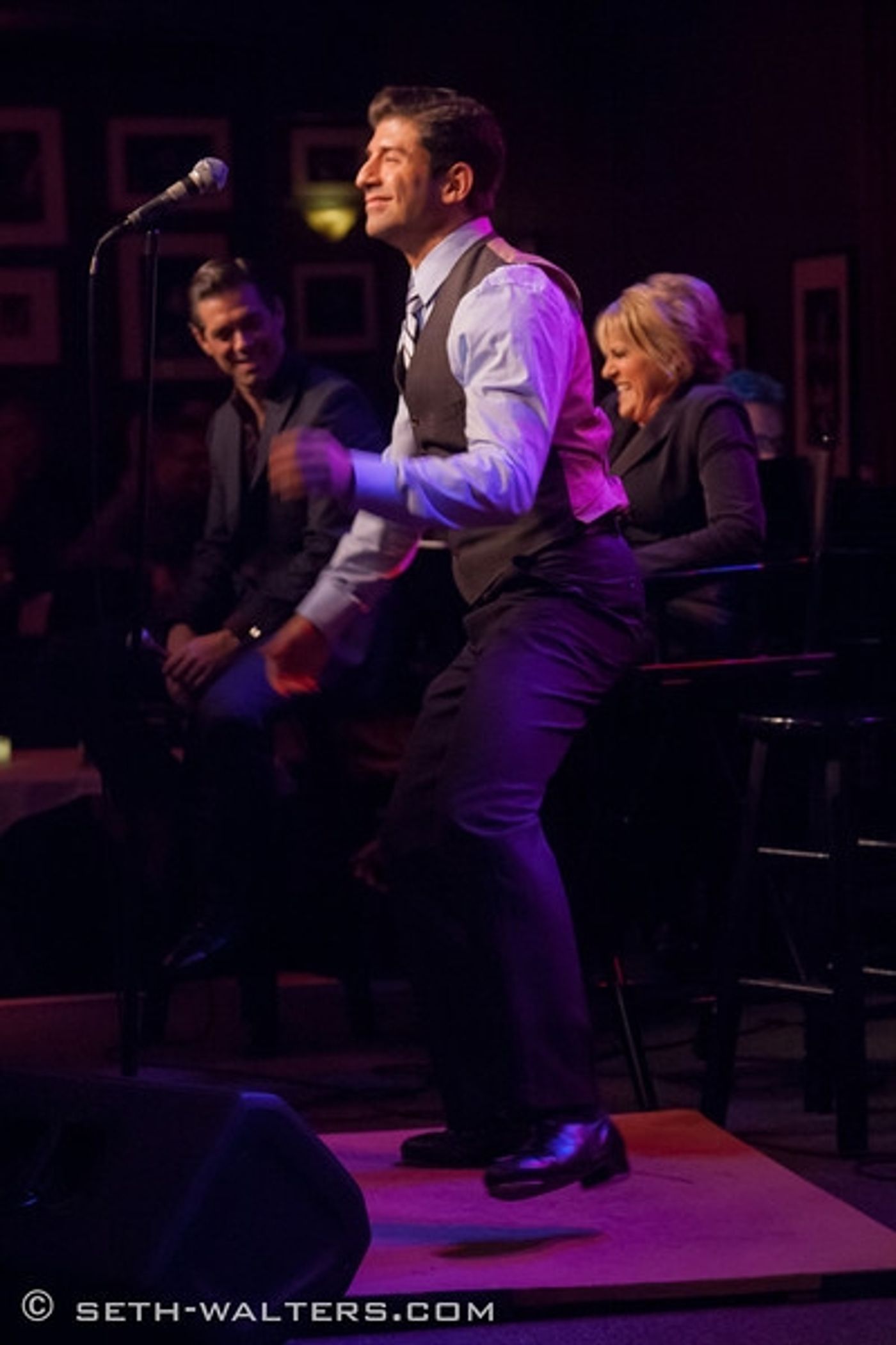Photo Flash: Liza Minnelli and Barry Manilow Cheer Lorna Luft at Birdland  Image
