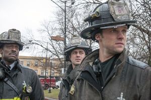 Pictured: (l-r) Eamonn Walker as Battalion Chief Wallace Boden, Taylor Kinney as Kell Photo