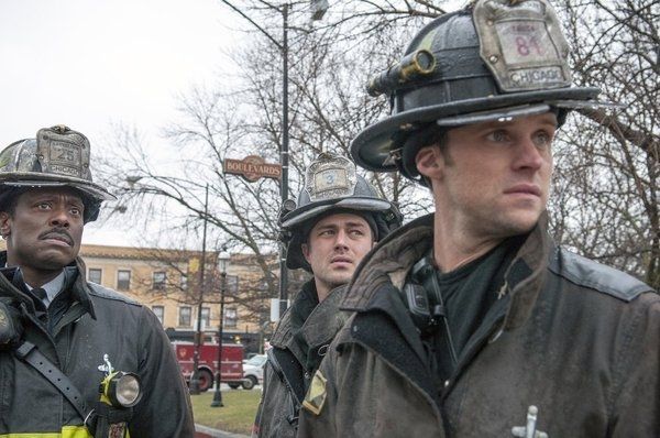 Pictured: (l-r) Eamonn Walker as Battalion Chief Wallace Boden, Taylor Kinney as Kell Photo