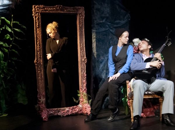 Tonya Beckman as Olivia, Esther Williamson as Viola, and Ricardo Frederick Evans as O Photo