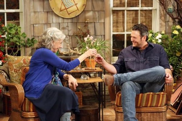 LILY TOMLIN, BLAKE SHELTON Photo