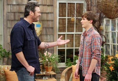 BLAKE SHELTON, JUSTIN PRENTICE Photo