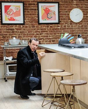 "Protest Too Much"-- Danny (Donnie Wahlberg) works the case of an off duty cop who tr Photo