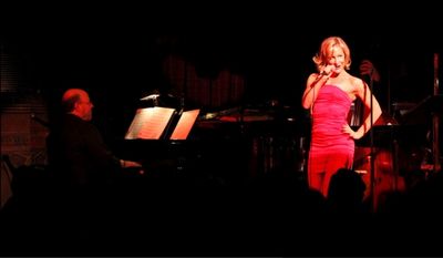 Lisa Datz sings Ã¢â‚¬Å“Big TimeÃ¢â‚¬Â Photo