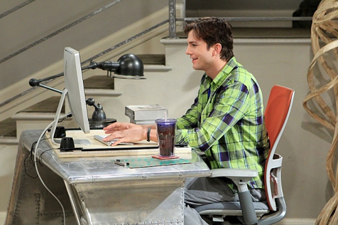 Photo Flash: TWO AND A HALF MEN's 'The 9:04 from Pemberton,' Airing 3/7  Image