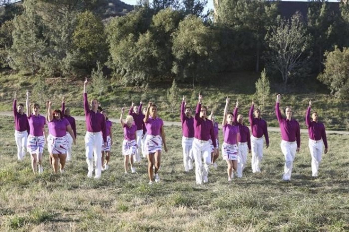 Photo Flash: First Look - THE NEIGHBORS' 'Sing Like a Larry Bird,' Premiering 3/13  Image