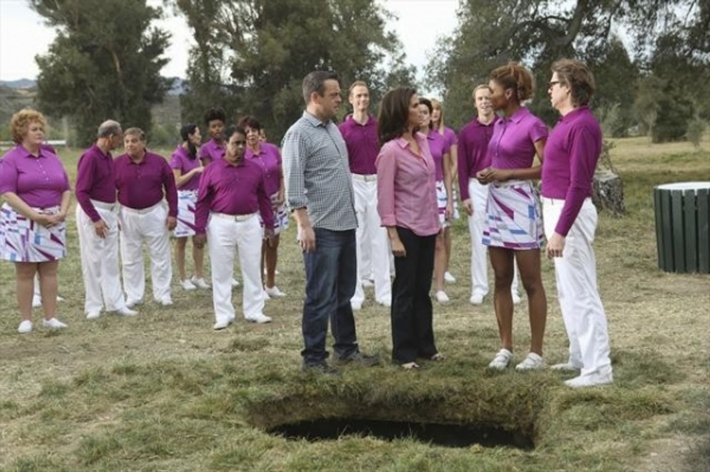 Photo Flash: First Look - THE NEIGHBORS' 'Sing Like a Larry Bird,' Premiering 3/13  Image