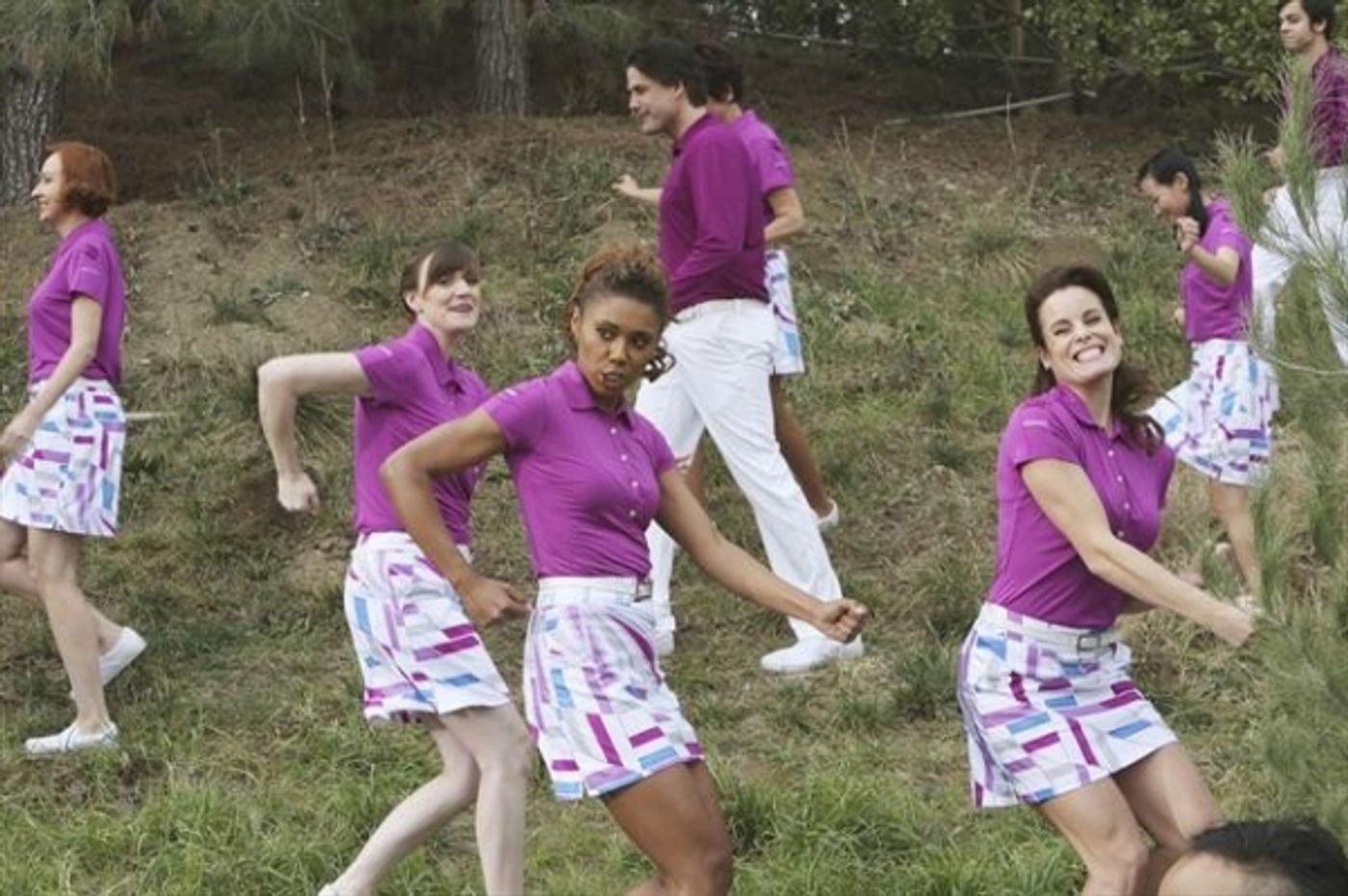 Photo Flash: First Look - THE NEIGHBORS' 'Sing Like a Larry Bird,' Premiering 3/13  Image