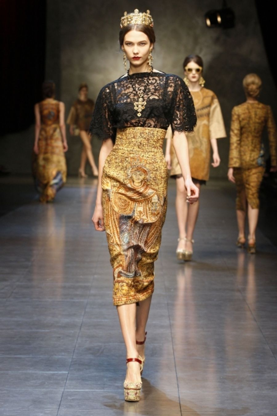 Photo Flash: First Look at Dolce&Gabbana Winter Woman 2014 - TAILORED MOSAIC Image