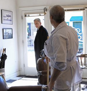 Mark Harmon, Jay Acovone
 Photo