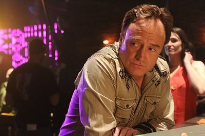 GO ON -- "Ring and a Miss" Episode 116 -- Pictured: Bradley Whitford as Hughie -- (Ph Photo