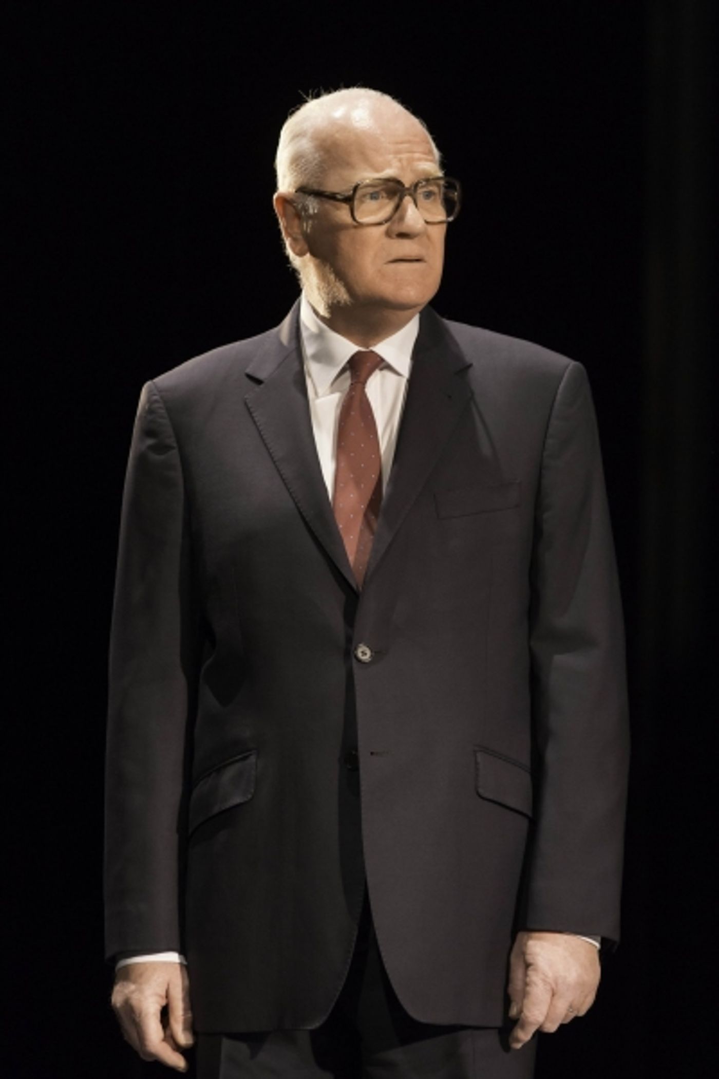 Photo Flash: Back as The Queen! First Look at Helen Mirren, Michael Elwyn and More in THE AUDIENCE  Image