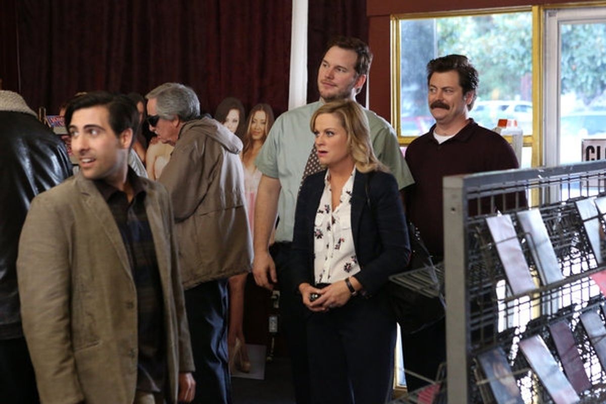 PARKS AND RECREATION -- 'Bailout' Episode 515 -- Pictured: (l-r) Jason Schwartzman as Dennis Lerpiss, Amy Poehler as Leslie Knope, Chris Pratt as Andy, Nick Offerman as Ron Swanson -- (Photo by: Danny Feld/NBC) at 