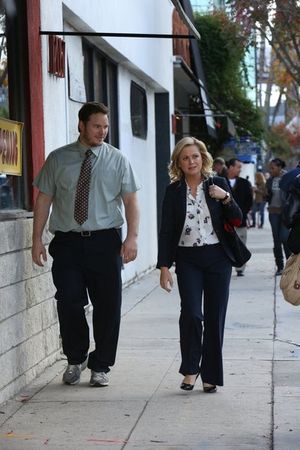 PARKS AND RECREATION -- "Bailout" Episode 515 -- Pictured: (l-r) Chris Pratt as Andy, Amy Poehler as Leslie Knope -- (Photo by: Danny Feld/NBC) @ BroadwayWorld PARKS AND RECREATION -- "Bailout" Episode 515 -- Pictured: (l-r) Chris Pratt as Andy, Photo