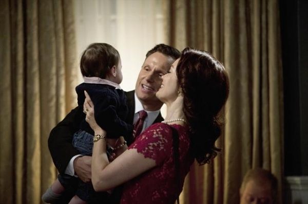 TONY GOLDWYN, BELLAMY YOUNG Photo