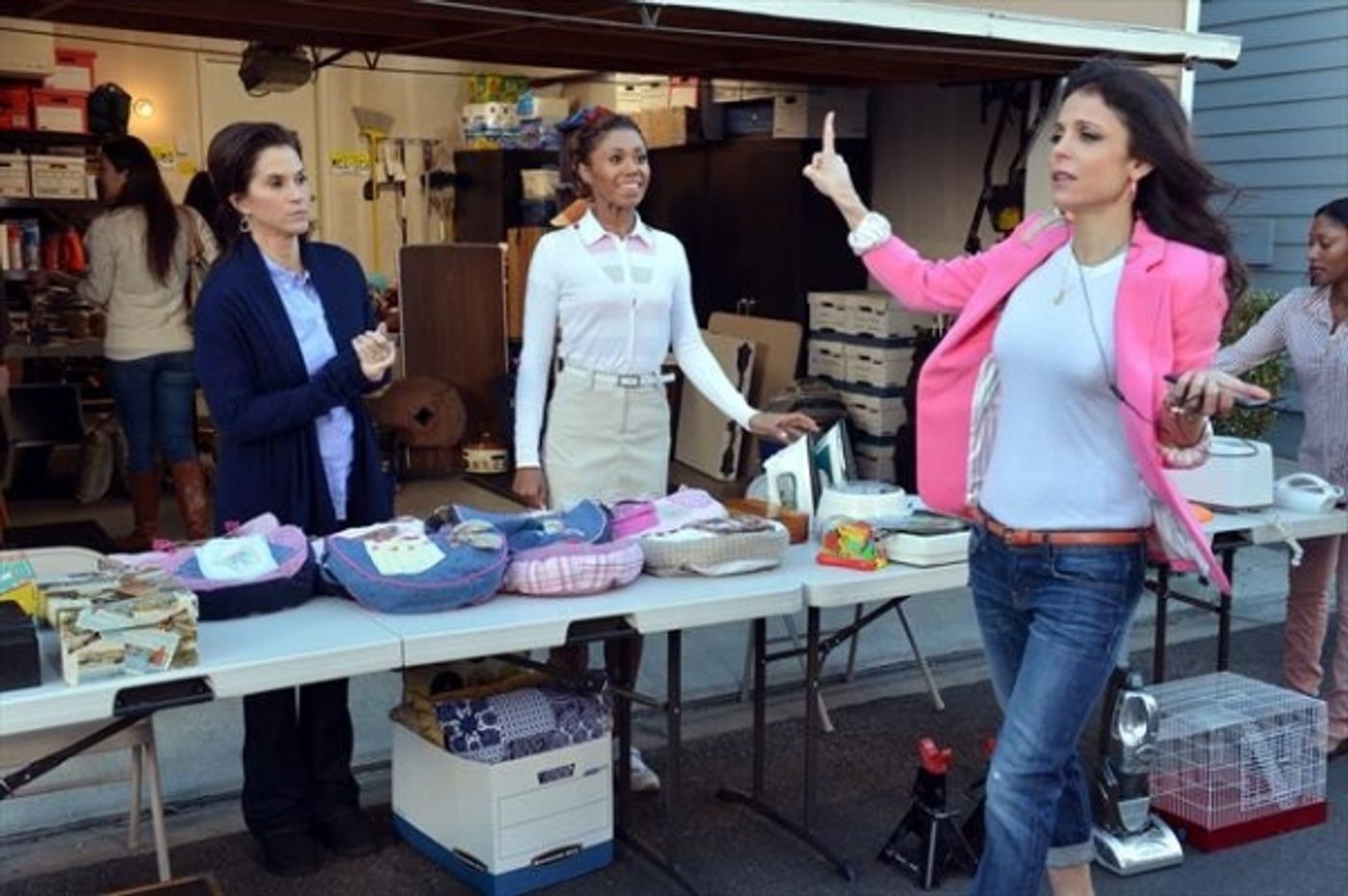 Photo Flash: Bethenny Frankel Guest Stars on THE NEIGHBORS, Airing 3/20 Photo Flash: Bethenny Frankel Guest Stars on THE NEIGHBORS, Airing 3/20 Image