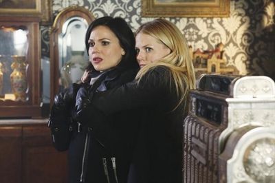 Lana Parrilla, Jennifer Morrison Photo