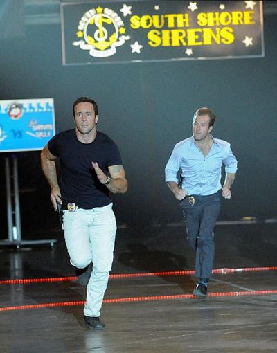 Alex O'Loughlin, Scott Caan Photo