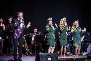 Marty Thomas, Marissa Rosen, Kelly King and Alexa Green Photo