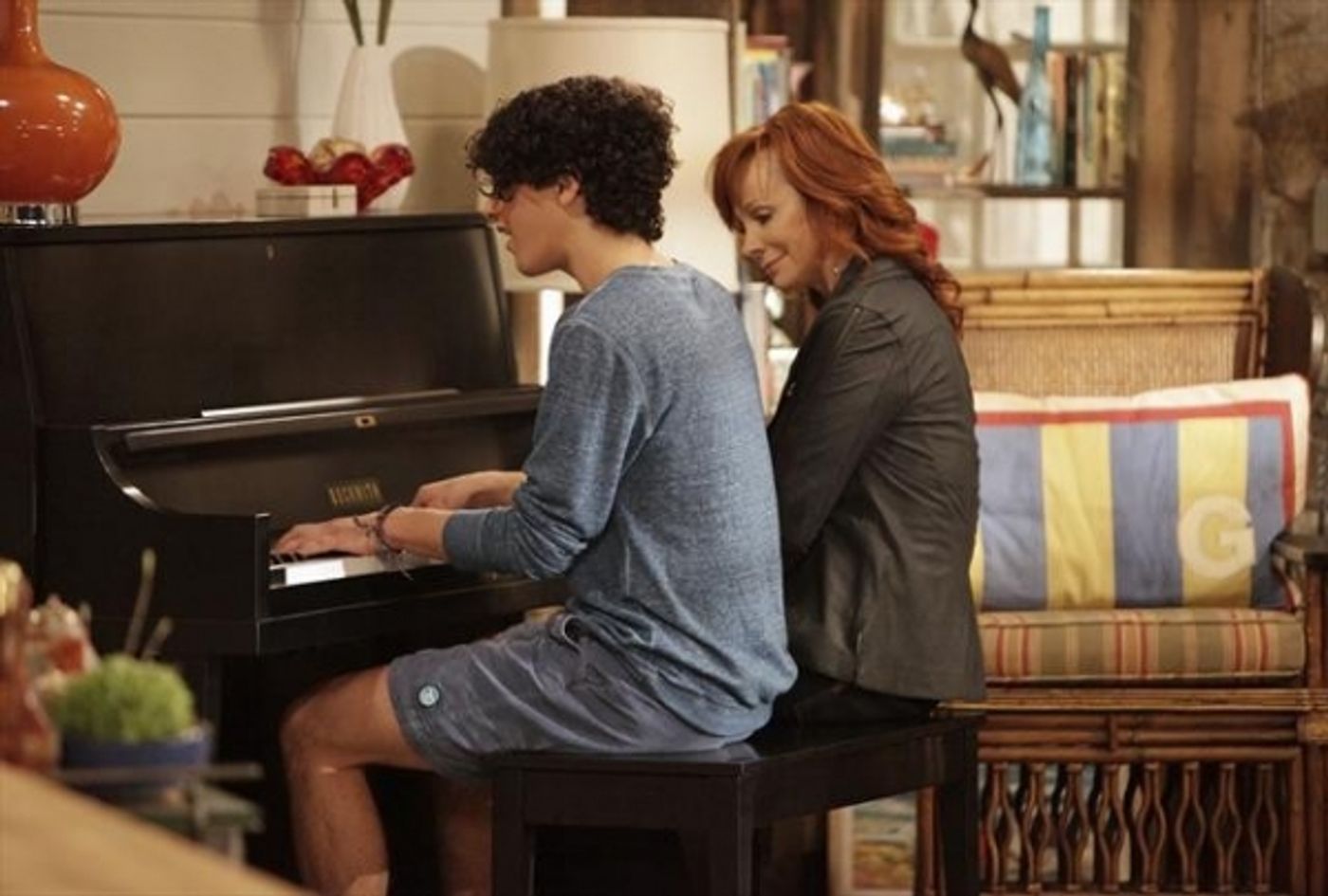 Photo Flash: First Look - MALIBU COUNTRY's 'New Plans,' Airing 3/15  Image