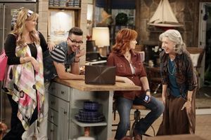 Sara Rue, Jai Rodriguez, REBA, Lily Tomlin @ BroadwayWorld Sara Rue, Jai Rodriguez, REBA, Lily Tomlin Photo