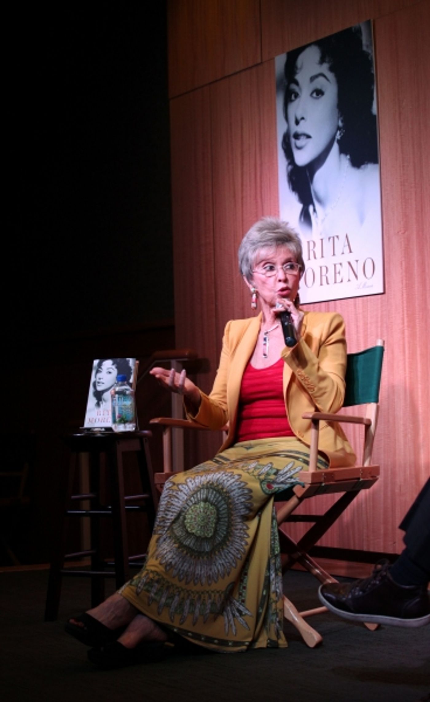 Photo Coverage: Rita Moreno Signs Memoir at Barnes & Noble  Image