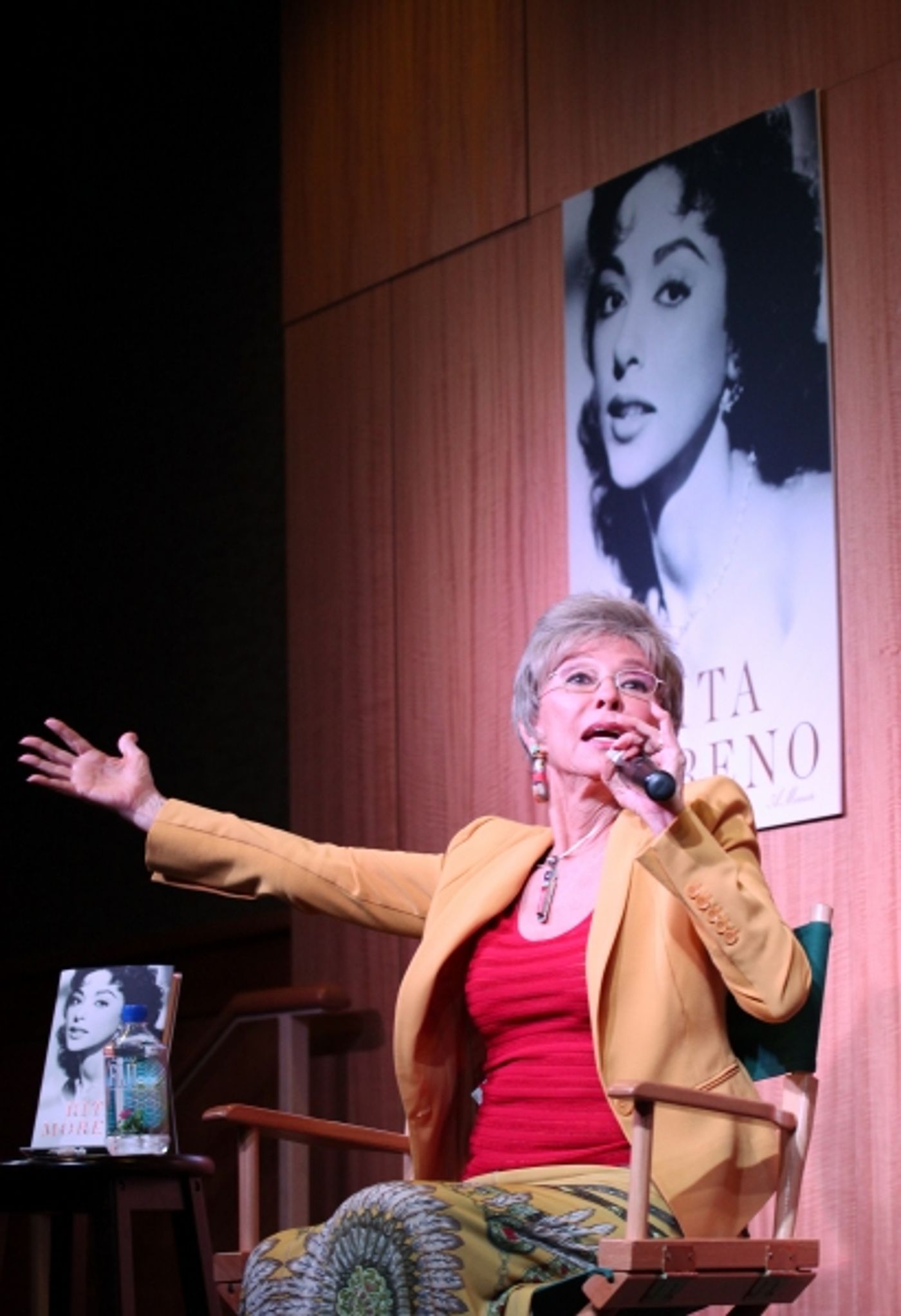 Photo Coverage: Rita Moreno Signs Memoir at Barnes & Noble  Image