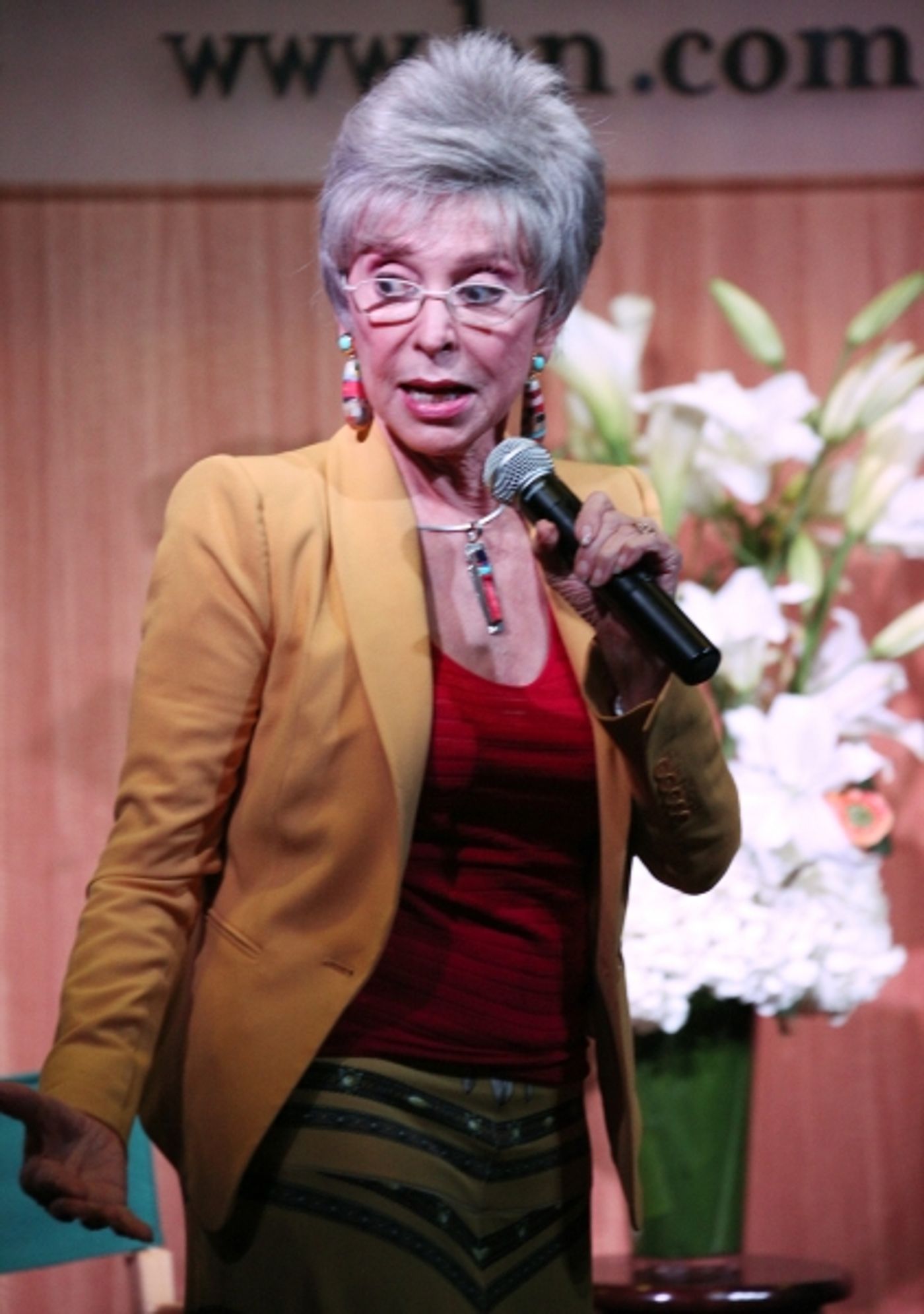Photo Coverage: Rita Moreno Signs Memoir at Barnes & Noble  Image