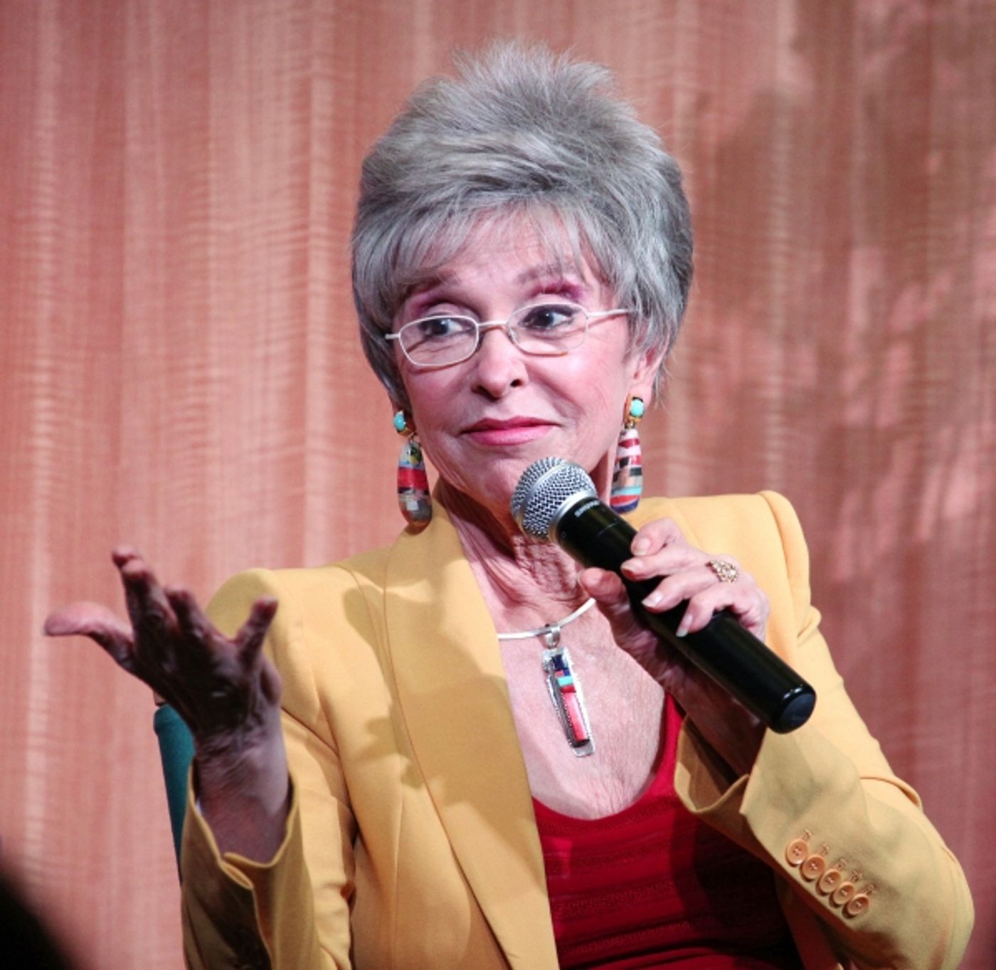 Photo Coverage: Rita Moreno Signs Memoir at Barnes & Noble  Image