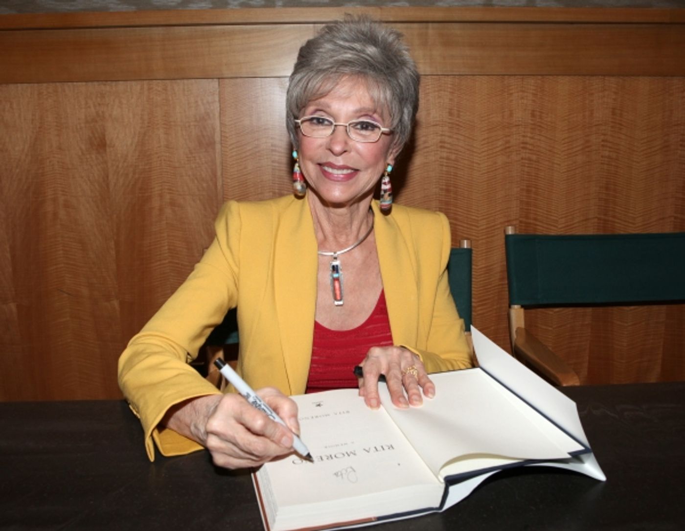 Photo Coverage: Rita Moreno Signs Memoir at Barnes & Noble  Image