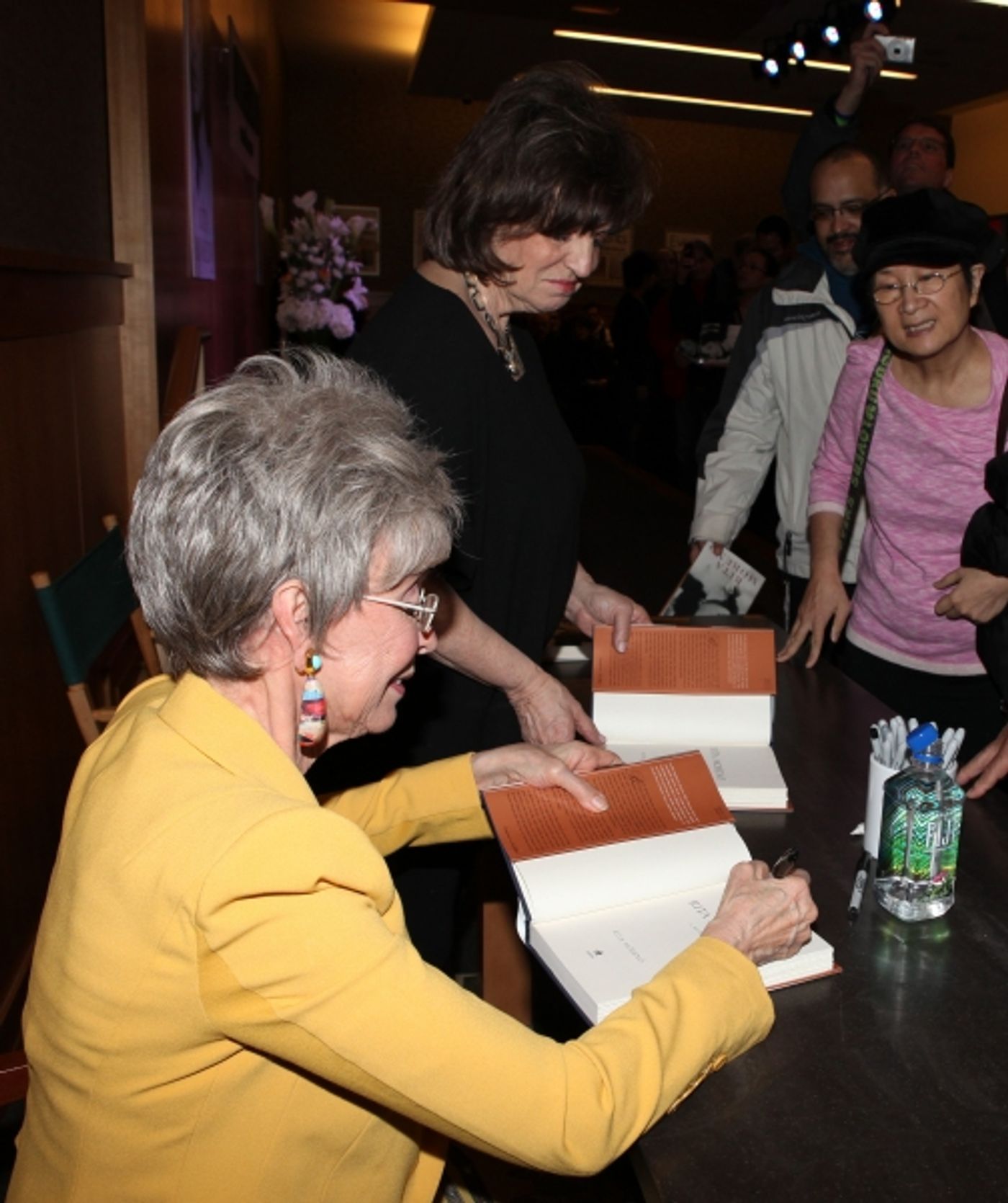 Photo Coverage: Rita Moreno Signs Memoir at Barnes & Noble  Image