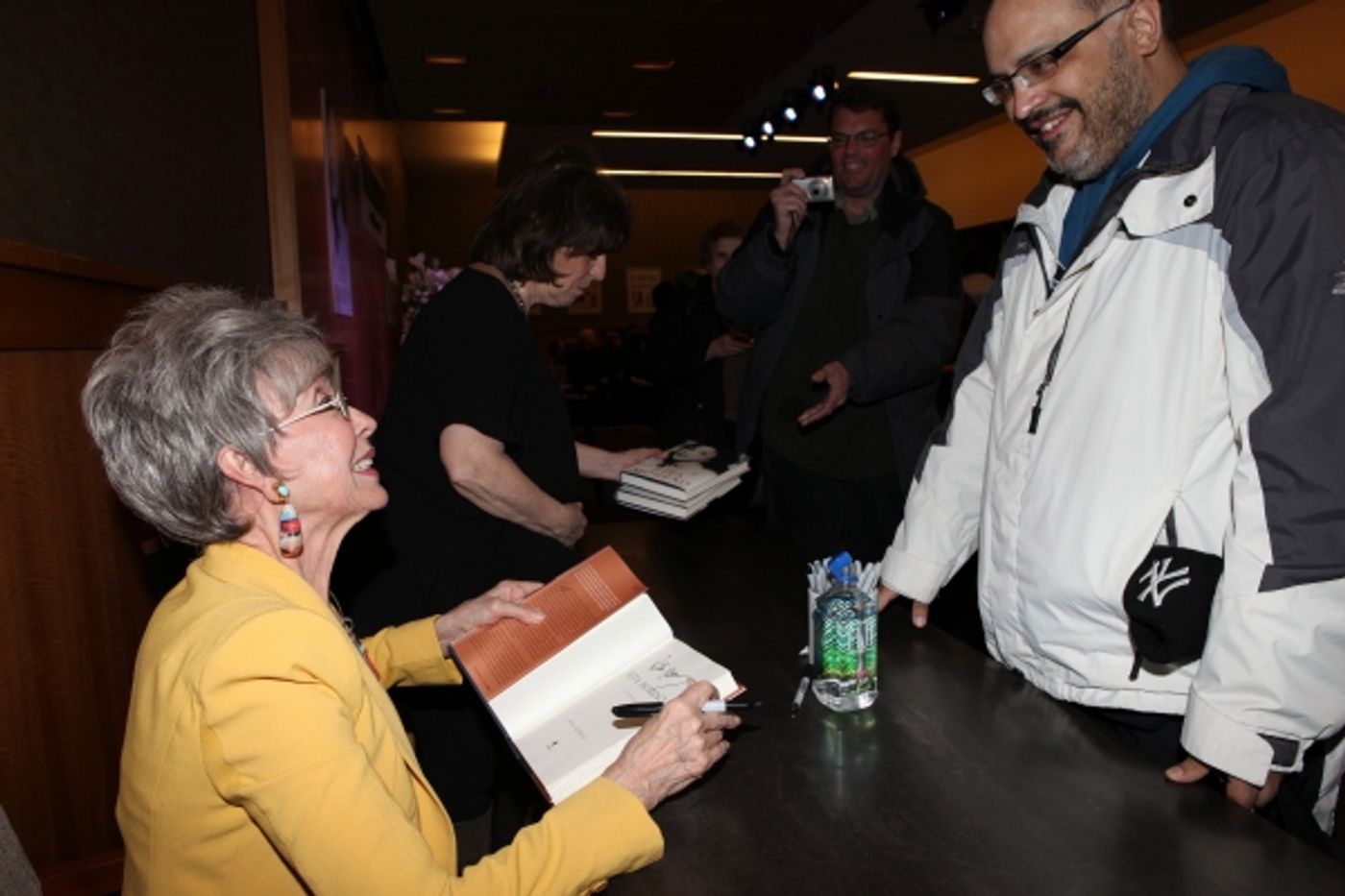Photo Coverage: Rita Moreno Signs Memoir at Barnes & Noble  Image