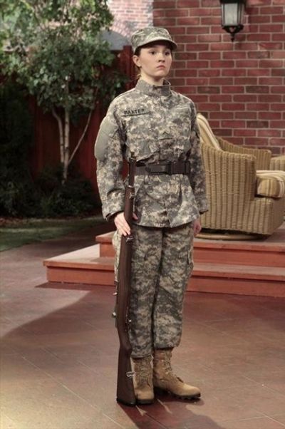 KAITLYN DEVER Photo