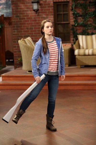 KAITLYN DEVER Photo